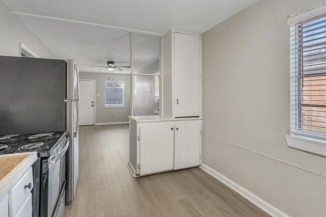 Photo - 4720 Carmen St