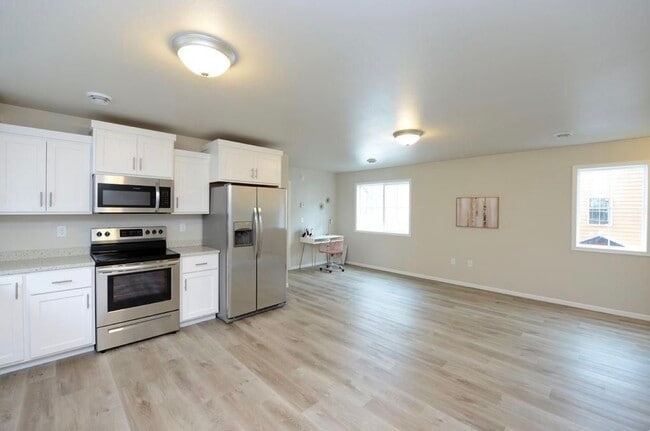 Photo - 705 10th Ave N