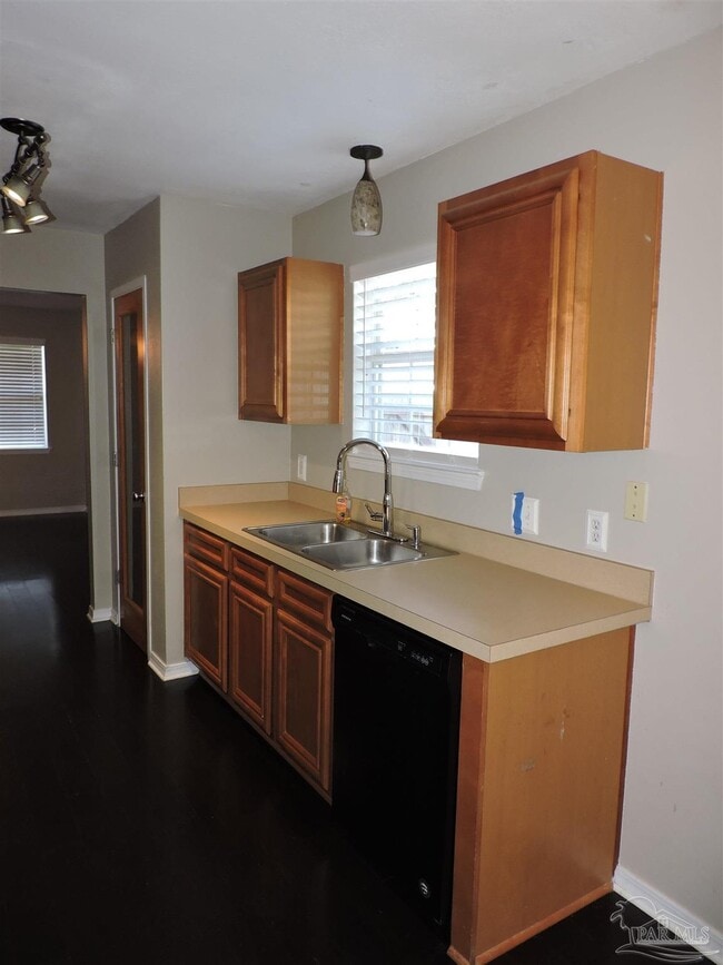 Photo - 147 Creekview Dr