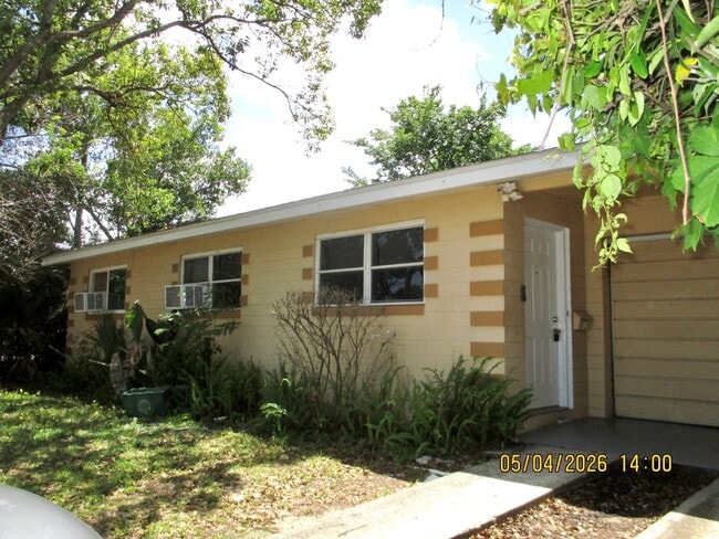 Building Photo - Charming 3 bedroom 1 bathroom Daytona Beach