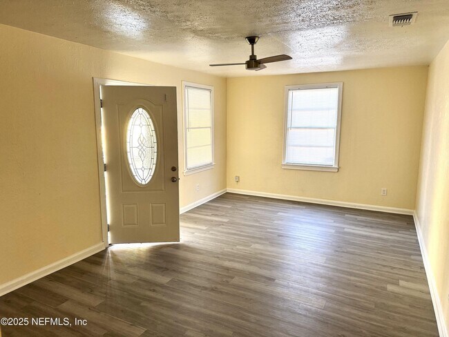 Photo - 4752 Post St