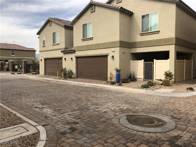 Photo - 6114 Scarlet Leaf St