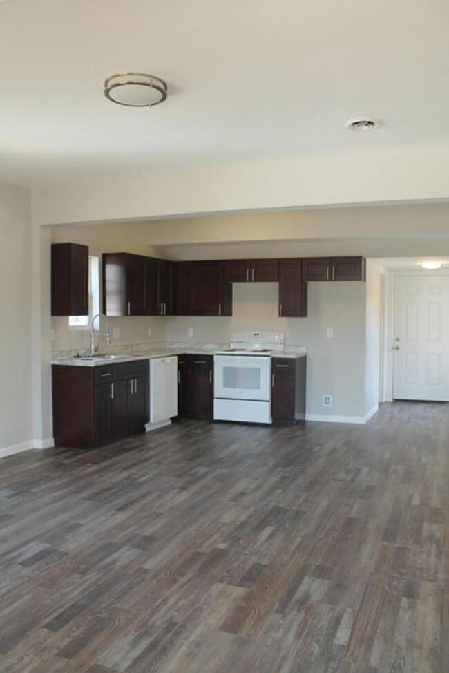 Photo - Modern Elegance Meets Comfort – Fully Remo...