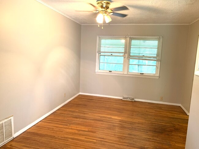 Photo - 1130 Oakwood Dr