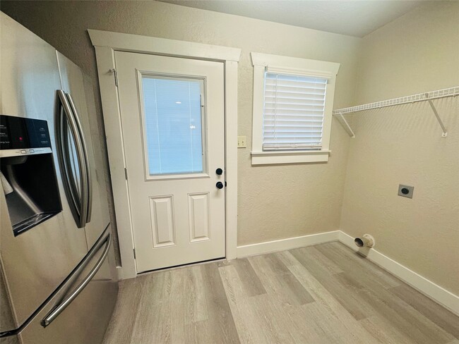 Photo - 510 W 6th St