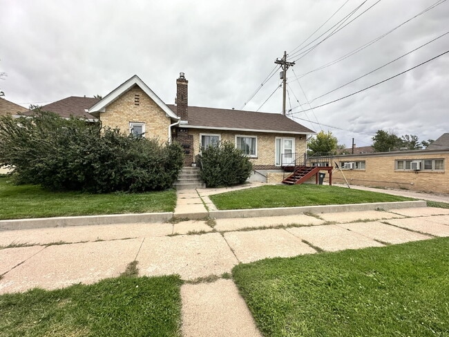 "Charming 2-Bedroom Gem in Cheyenne" - "Charming 2-Bedroom Gem in Cheyenne" Apartment Unit 3