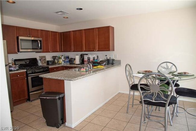 Photo - Northwest 3 bed, Lots of Amenities!