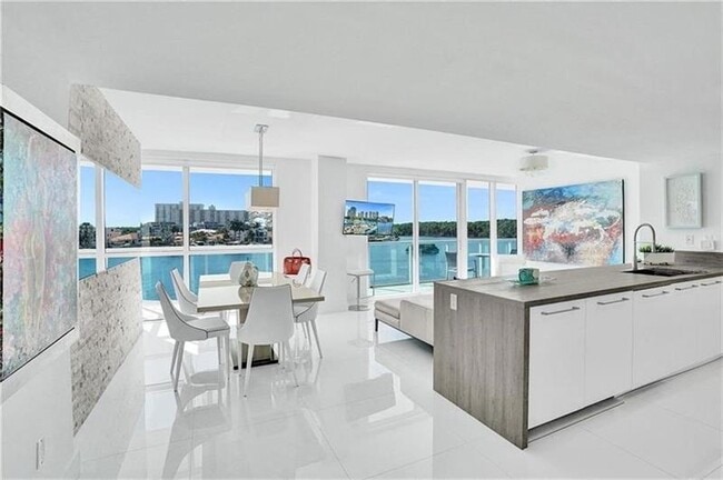 Building Photo - 400 Sunny Isles Blvd Unit 319 Rental