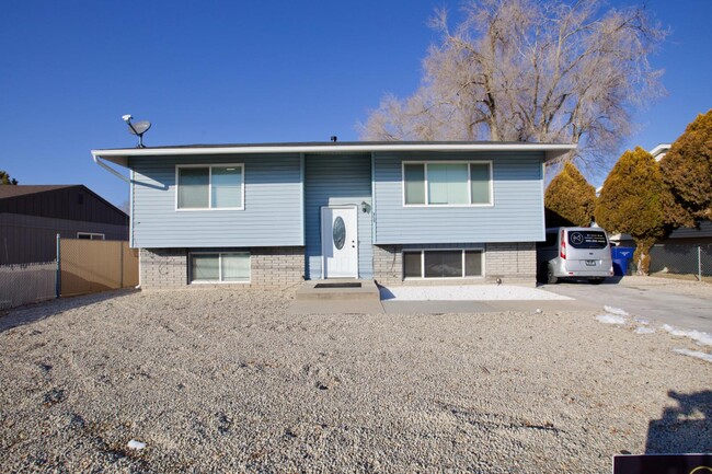 Building Photo - 853 E 10600 S Rental