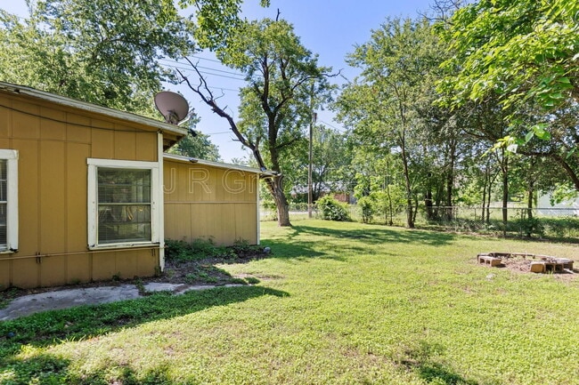 Photo - 802 W Navasota St
