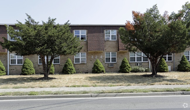 Photo - River Drive Village Apartments