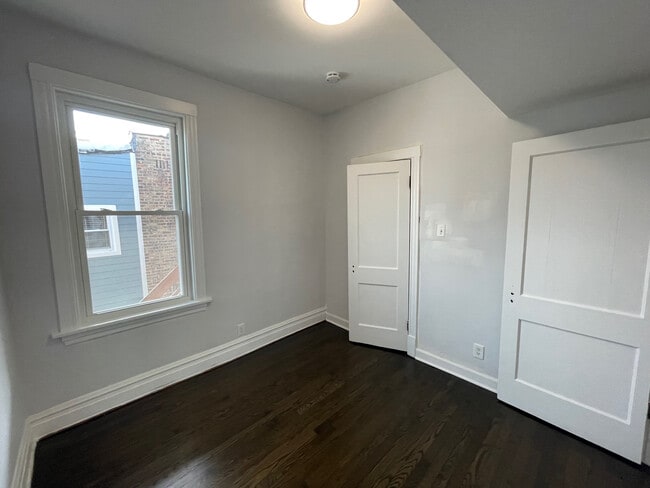 Bedroom - 4737 N Maplewood Ave Unit 2