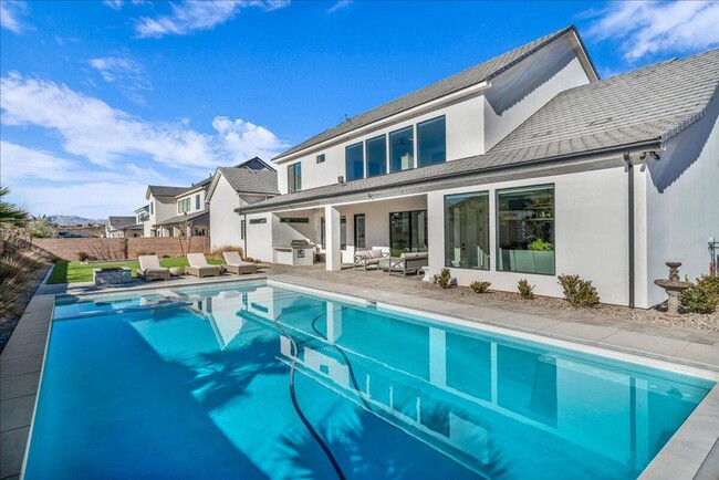 Photo - Beautiful 6-Bedroom, 5-Bathroom Home for R...