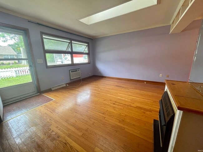 Photo - 1904 E Maxwell Ln