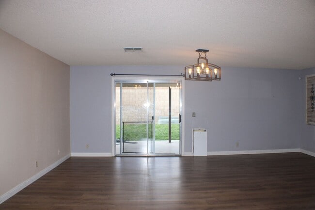 Photo - Stylish 3-Bedroom Home with Spacious Backy...