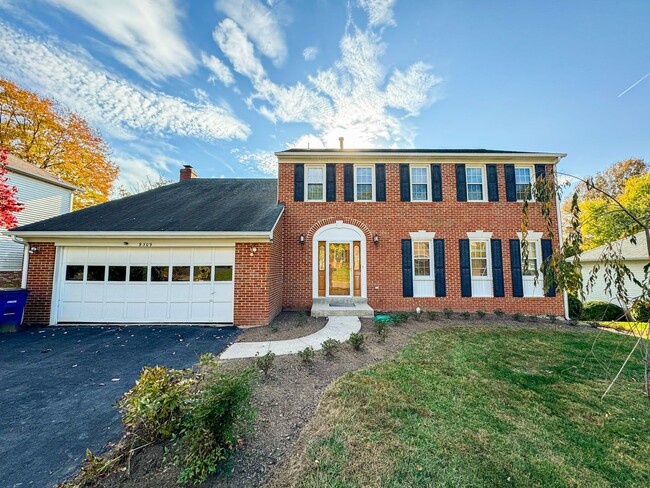 Gorgeous 4 Bed 3.5 Bath Brick Home With La... - Gorgeous 4 Bed 3.5 Bath Brick Home With La...