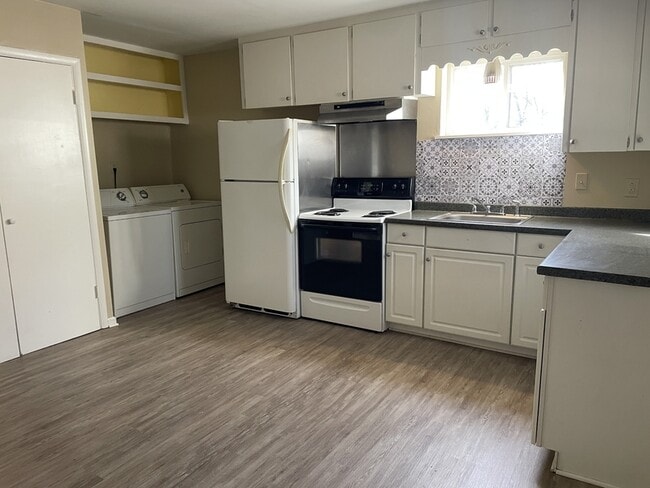 Photo - 497 S Wood Ave