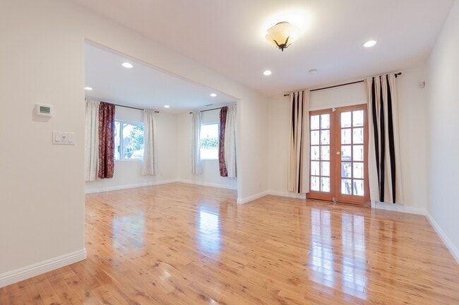 Photo - Beautiful 3 bedroom 2 bath with Central AC