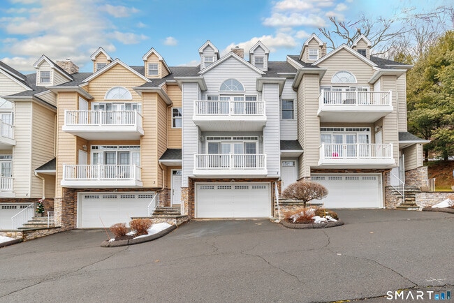 Building Photo - 665 River Rd Unit 2