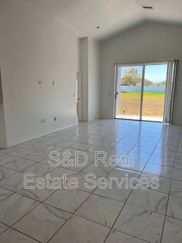 Photo - 1790 Holton Rd
