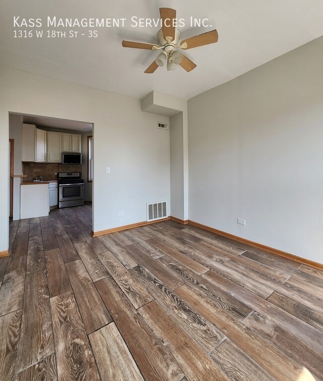 Photo - 1316 W 18th St Apartment Unit 3S