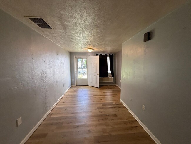 Building Photo - 2013 N 11th St Unit B