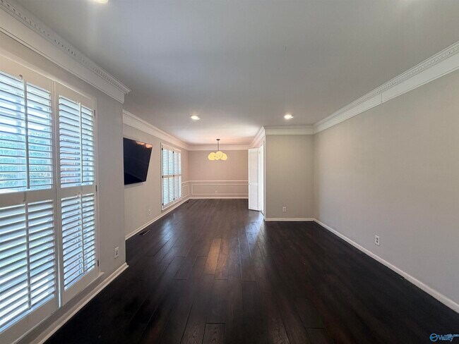 Photo - 8711 Edgehill Dr SE