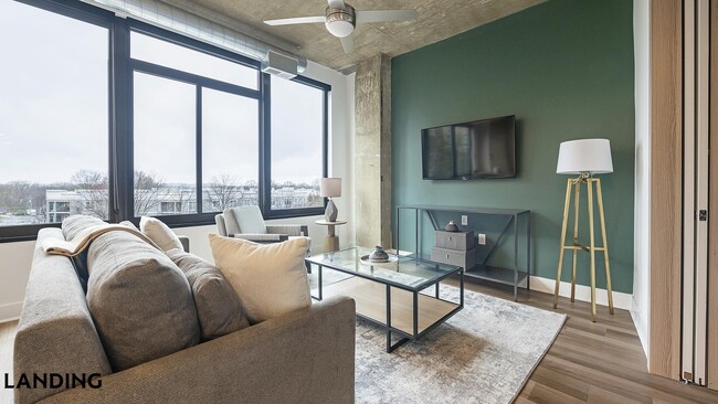 Photo - 5201 Leesburg Pike Unidad 440