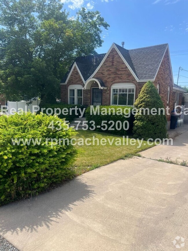 Building Photo - Charming 4 bed in River Heights.  Pet frie... Rental