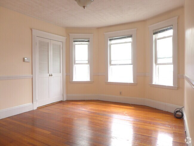 Building Photo - 52 Oak Square Ave Unit 3 Rental