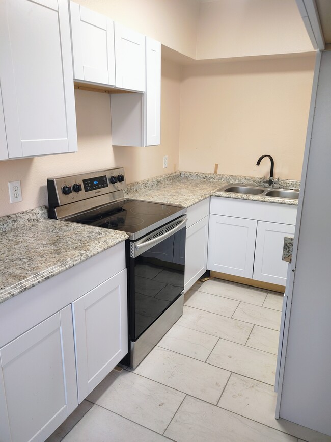 Kitchen - 5340 del Gado dr Townhome