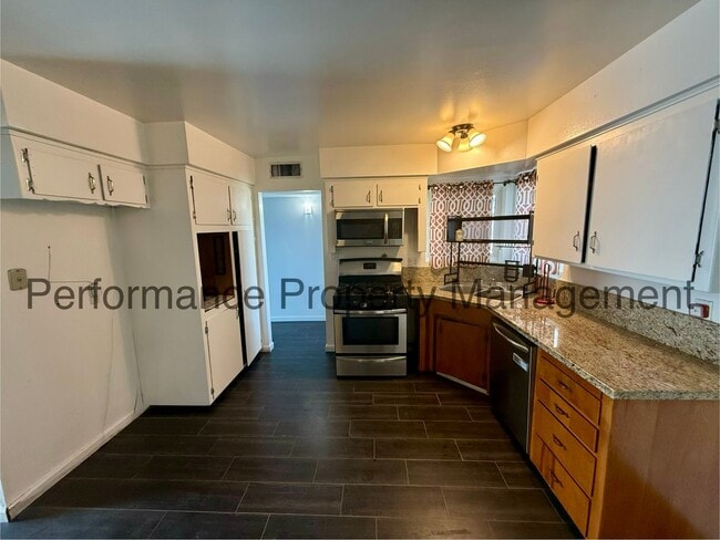 Photo - Cute 3 Bed/2 Bath Home in Taft w/ $0 Deposit Option