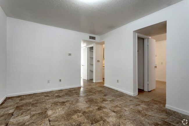 Building Photo - 520 Laredo St Rental