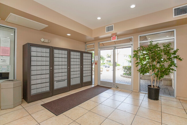 Photo - 5325 Newcastle Ave Unit 322