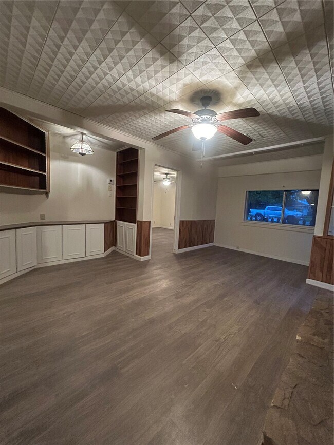 Photo - 2018 N Avenue H