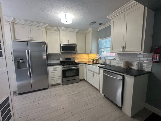 Photo - 4924 Polk St