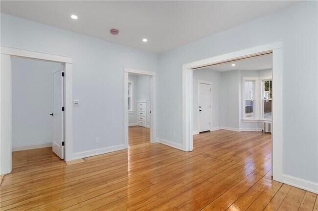 Photo - 43 E George St