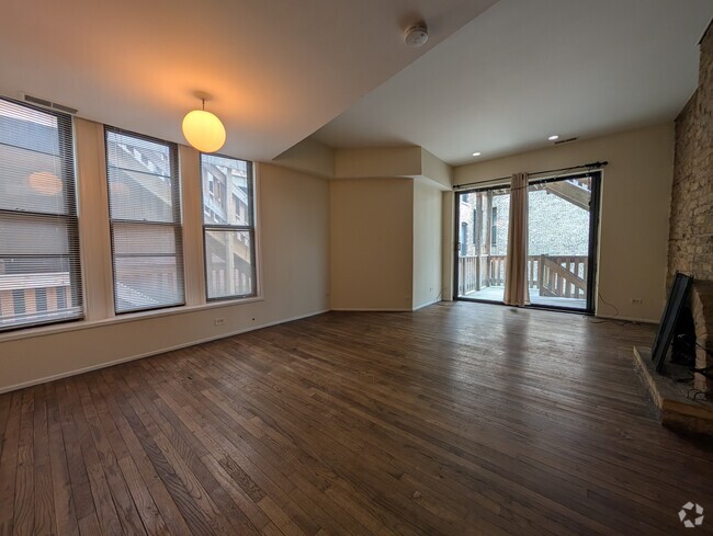 Building Photo - 600 W Surf St Unit 3 Rental