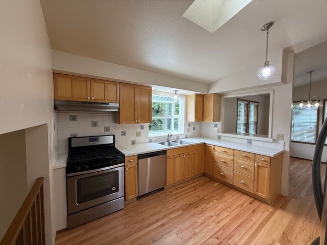 Photo - Beautiful 4 bed 2.5 bath Edmonds, WA. $3850/mo.