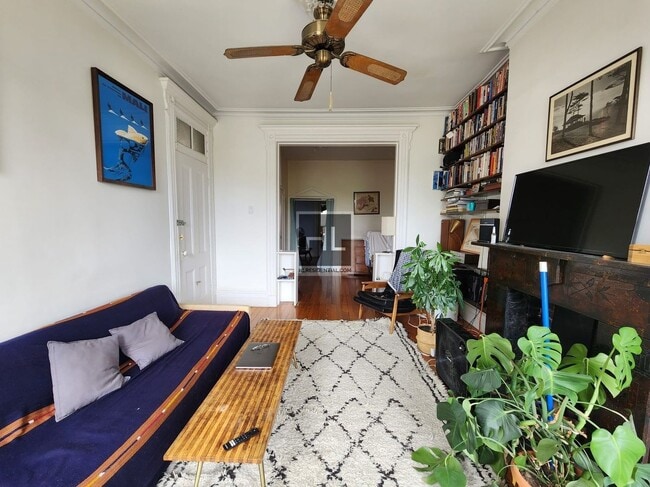 METROPOLITAN AVENUE - METROPOLITAN AVENUE Apartment Unit 3