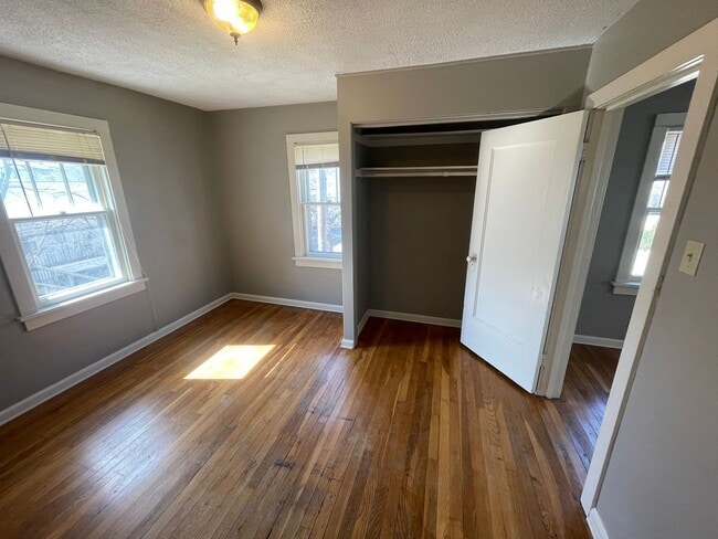 Photo - 725 W Dixie St