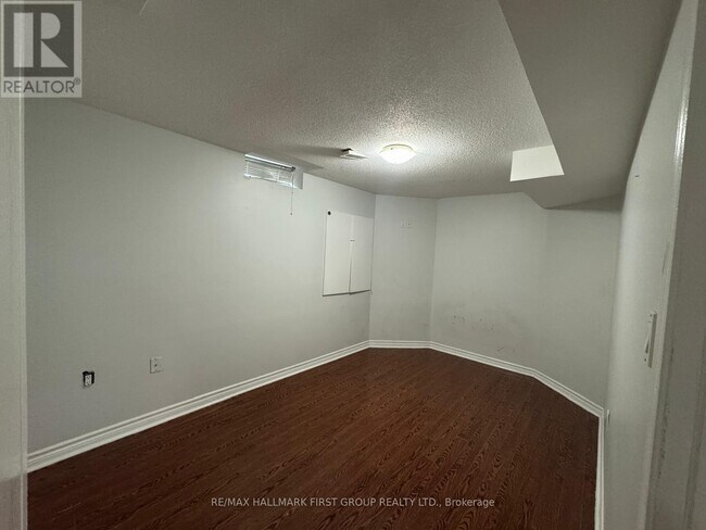 Photo - 100 Fiddleneck Crescent