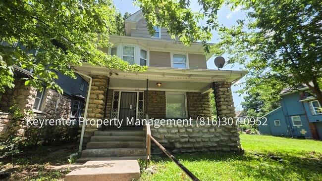 Building Photo - Welcome Home to This Bright & Inviting 4 Bed, 2 Bath
