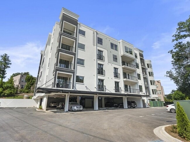 Building Photo - 6890 Peachtree Dunwoody Rd Unit 101