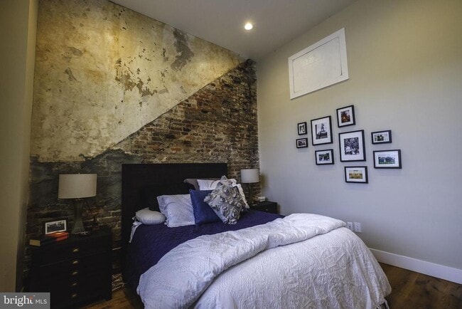 Building Photo - 705 S 5th St Unit 203