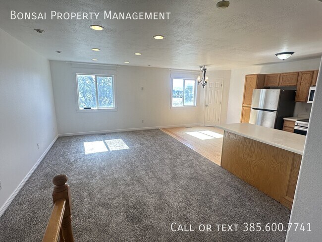1247 N Bridalwood Loop
