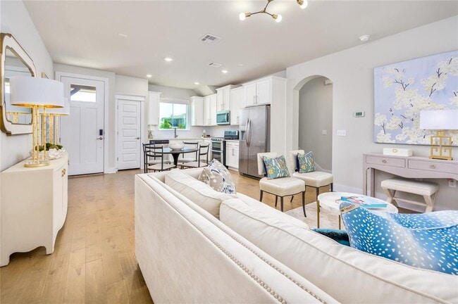 Photo - 142 Volterra Ln