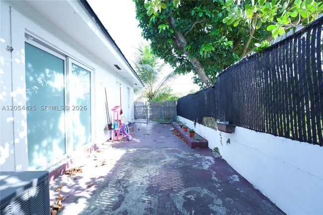 Photo - 1025 SW 12th St Unit 0