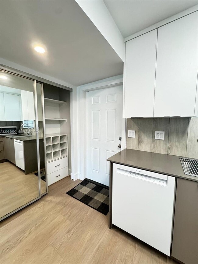 Photo - 8300 Sunrise Lakes Blvd Unidad 212