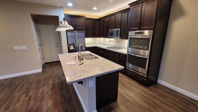 Photo - SW BEAUTY!!! 215/RUSSELL AREA